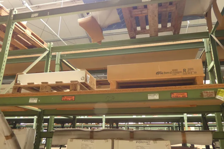 Konvolut Kermi - Heizkörper Therm X2 Profil-V Typ 33, AG rechts, weiß Umfang: 2x Palette mit Inhalt, Ebene 2 / Maße in cm ca. 90 x 90 / Maße in cm ca. 90 x 40